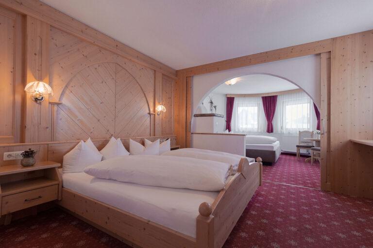 Hotel Ischgl Zangerl Mehrbettzimmer 1 1